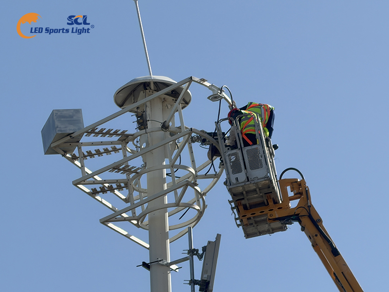 High-altitude installation of wind-resistant LED high pole lights at Hami Stadium, construction team of Seven Continents Lighting